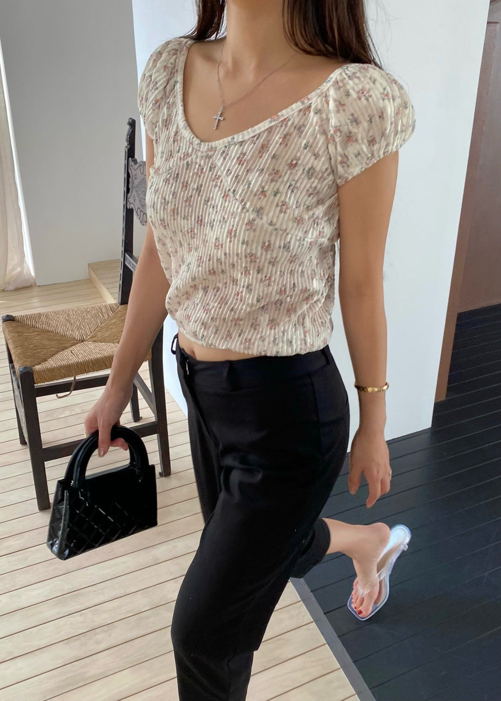 OUPPT Floral Print Crinkle Scoop Neck Puff Sleeve Crop Top
