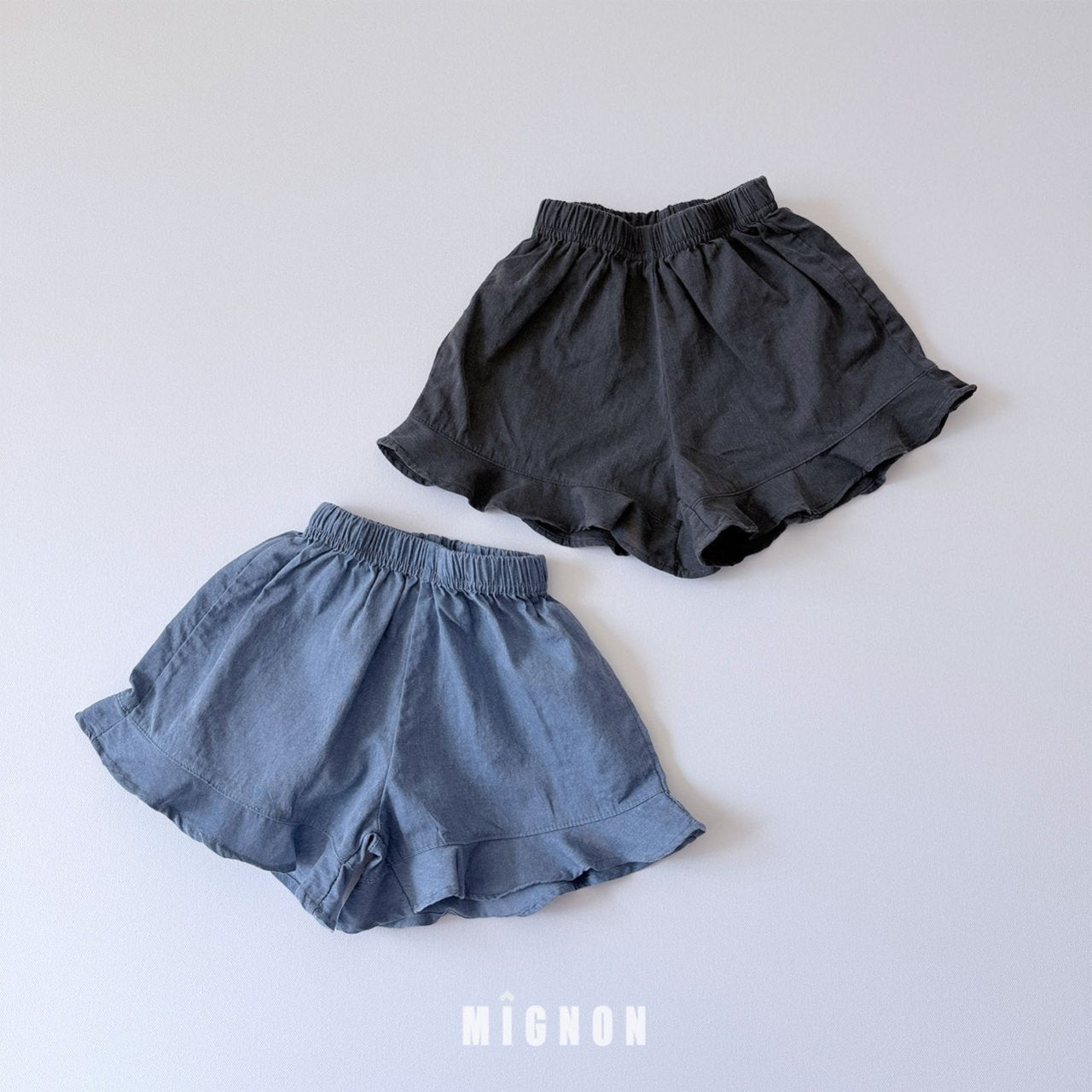 Mignon Ribbon Graphic Tee & Ruffle Hem Shorts Set  — Kids
