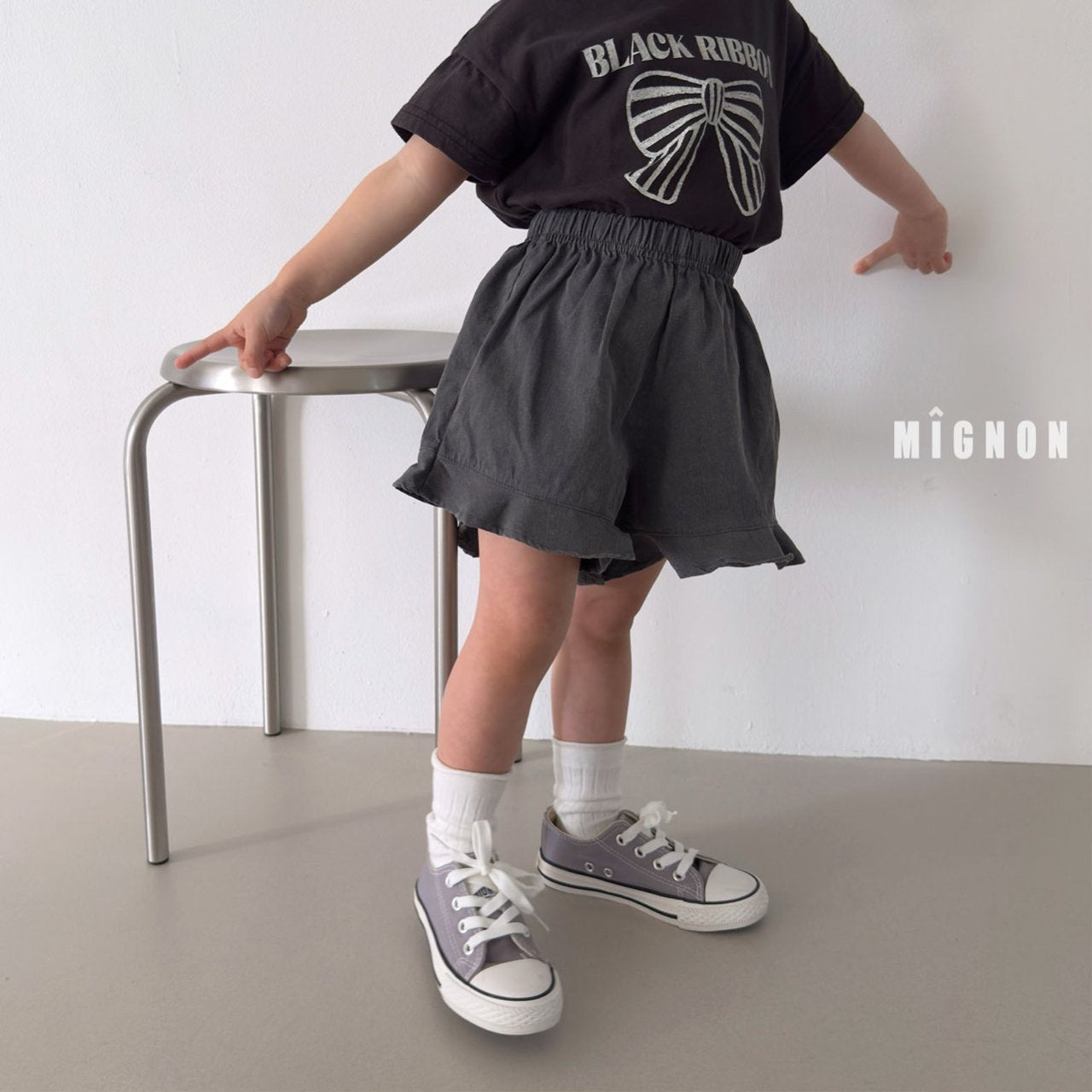 Mignon Ribbon Graphic Tee & Ruffle Hem Shorts Set  — Kids