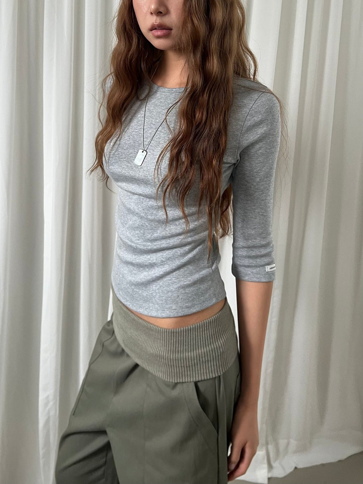 Askhaki Crew Neck Cropped Three-Quarter Sleeve Top