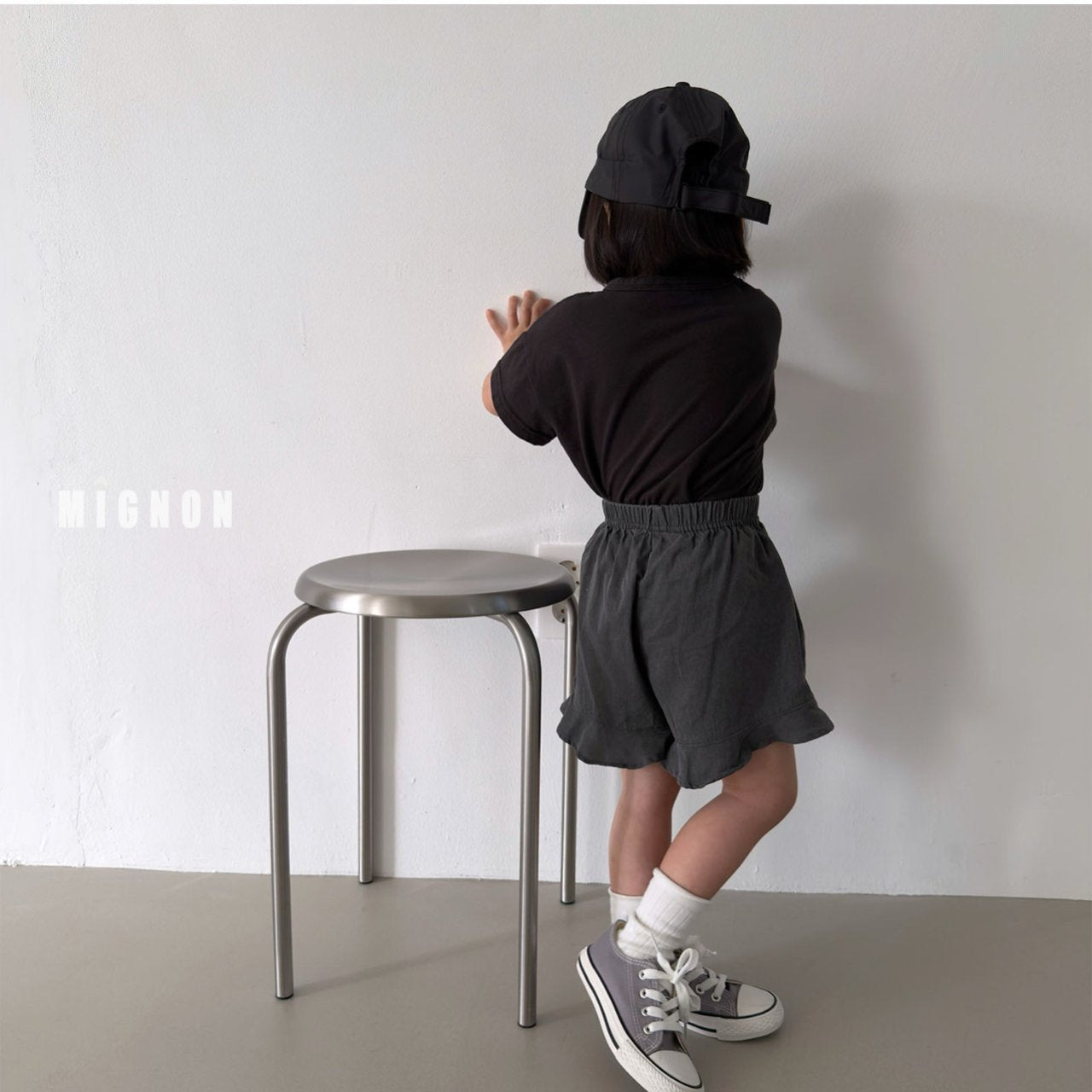 Mignon Ribbon Graphic Tee & Ruffle Hem Shorts Set  — Kids