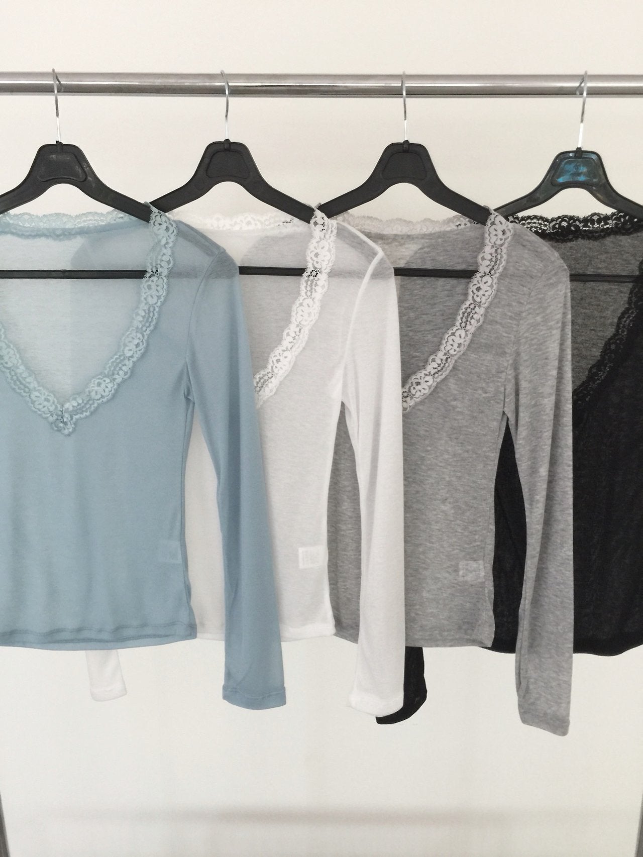 Nweol Lace Trim V-Neck Long Sleeve Top