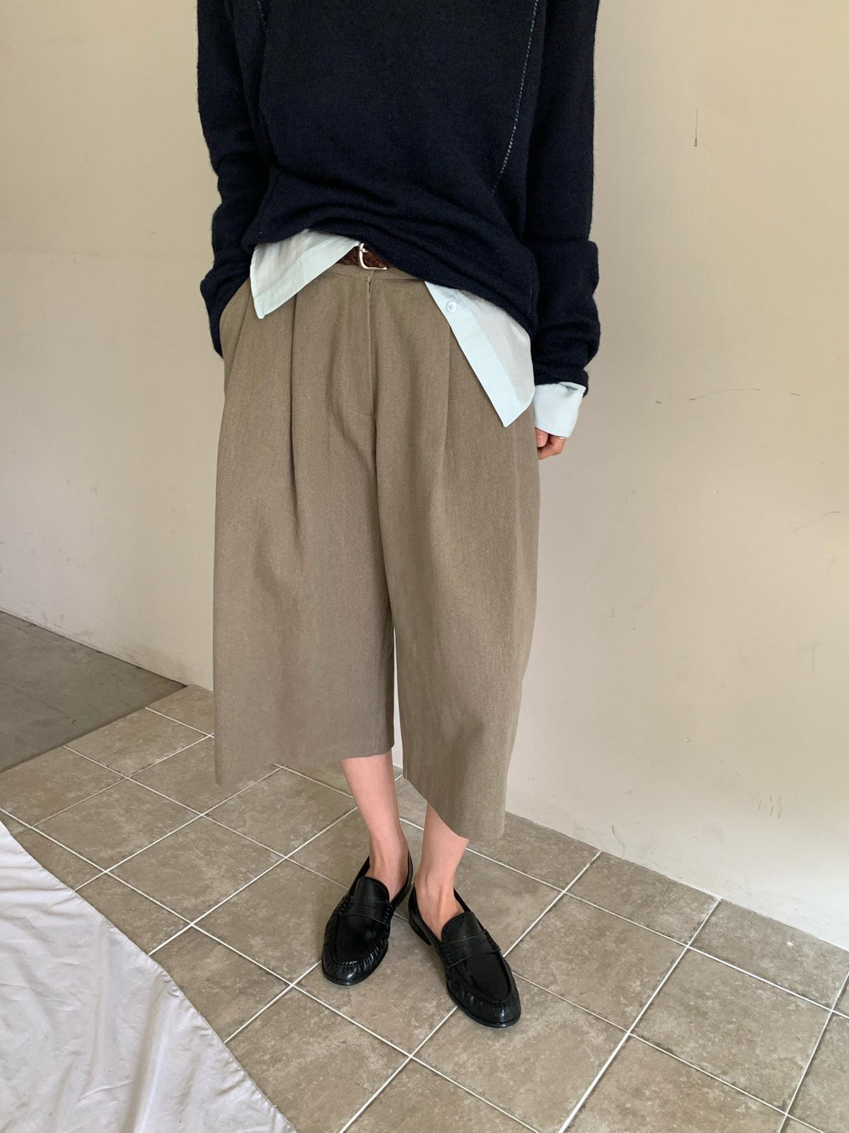 Pin-Tuck Wide Leg Bermuda Pants