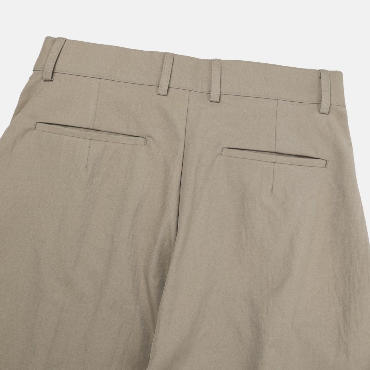 Pantaloni Chino Plissé a Vestibilità Morbida