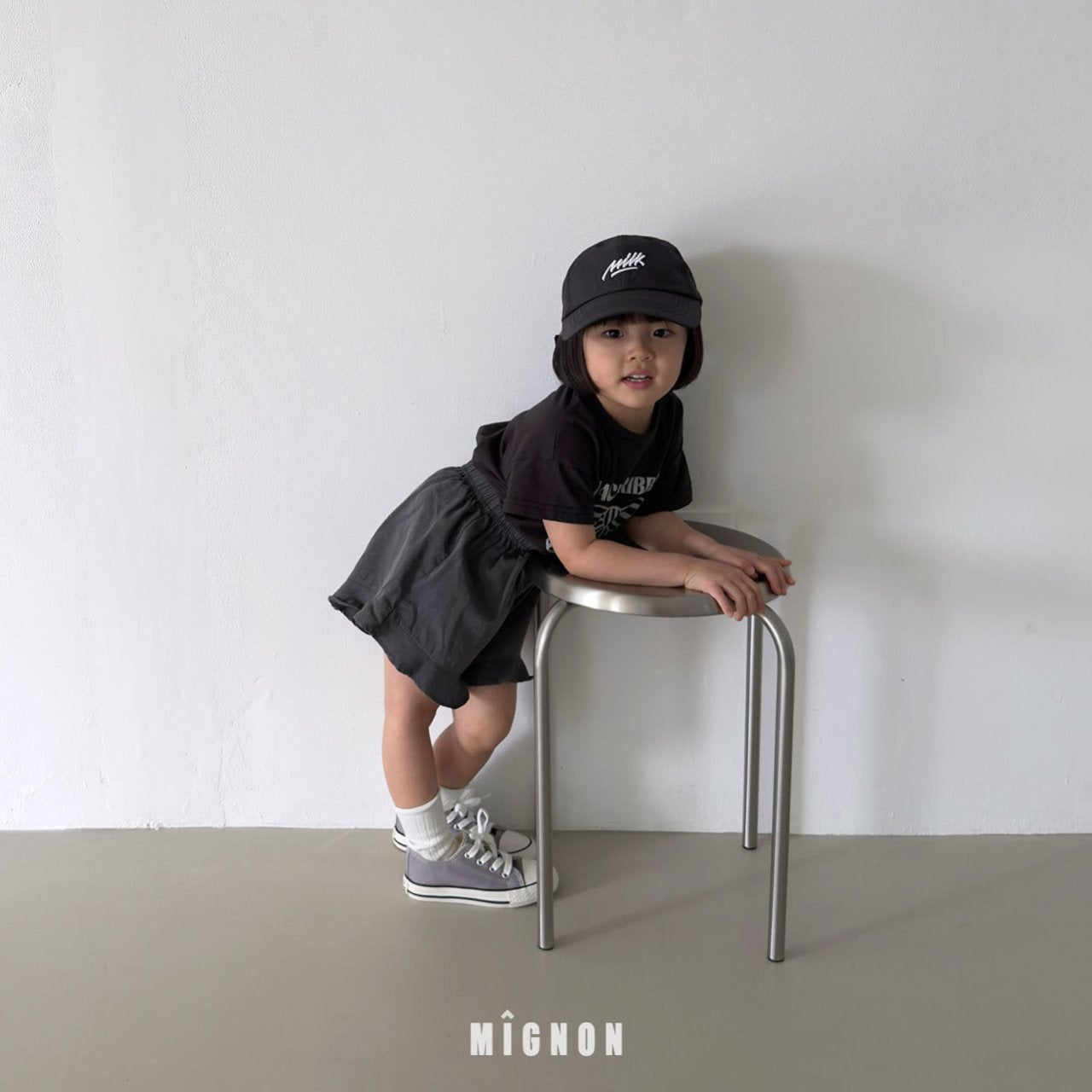 Mignon Ribbon Graphic Tee & Ruffle Hem Shorts Set  — Kids