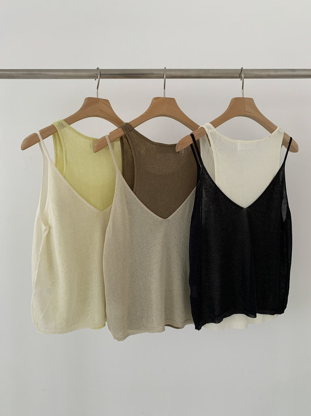 Vive L Two-Piece Linen V-Neck Knit Tank Top Set with Ribbed Inner Top
