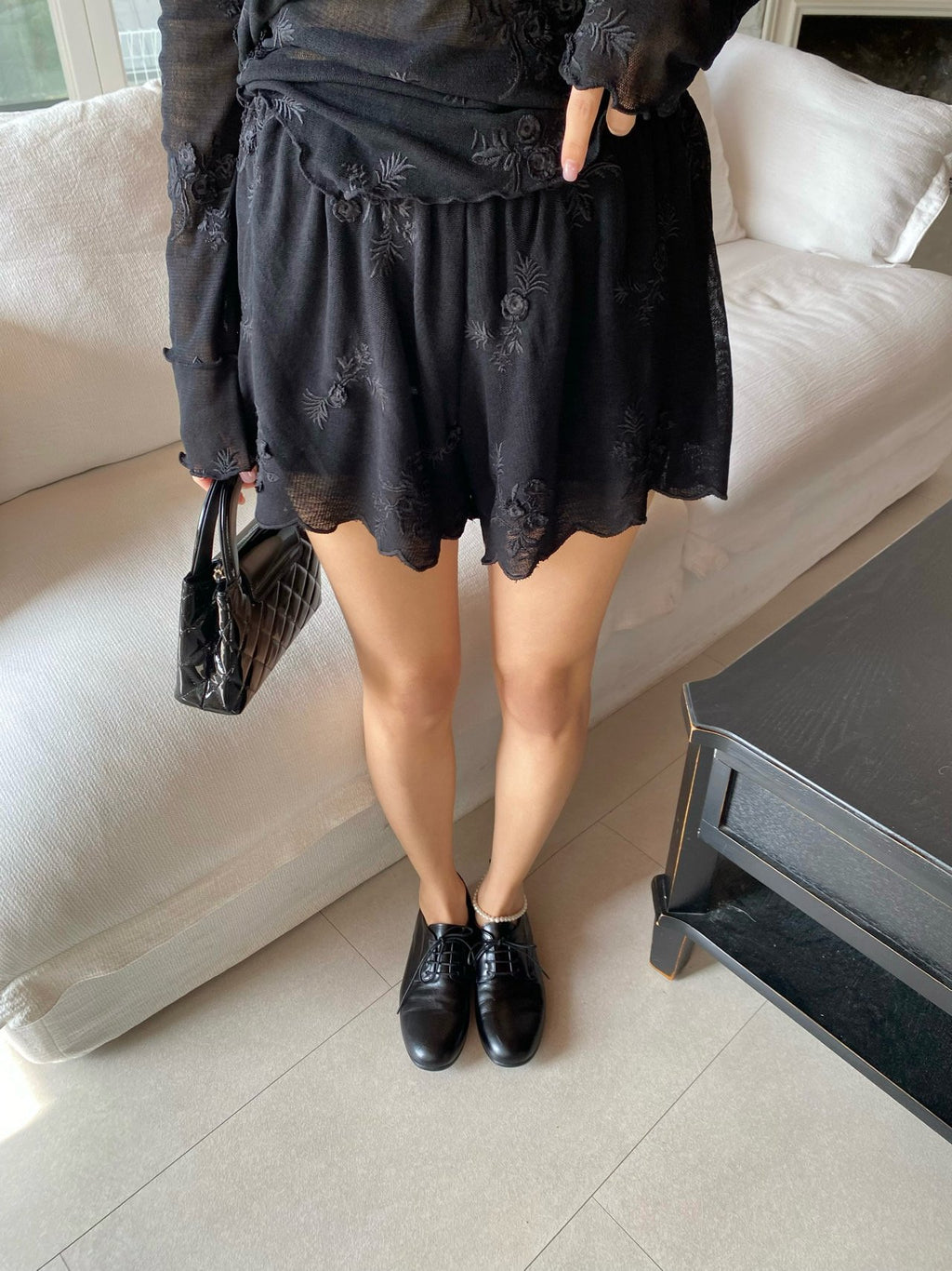 OUPPT Floral Embroidery Scallop Hem Shorts