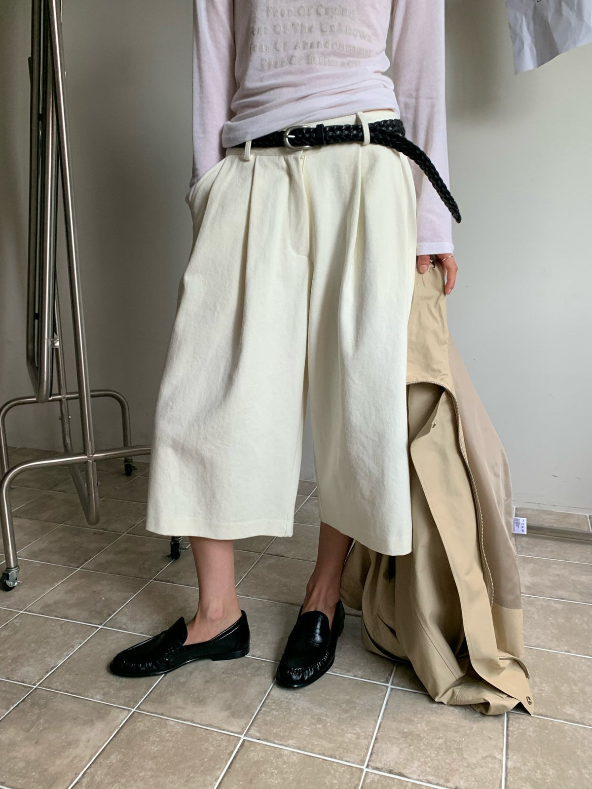 Pin-Tuck Wide Leg Bermuda Pants