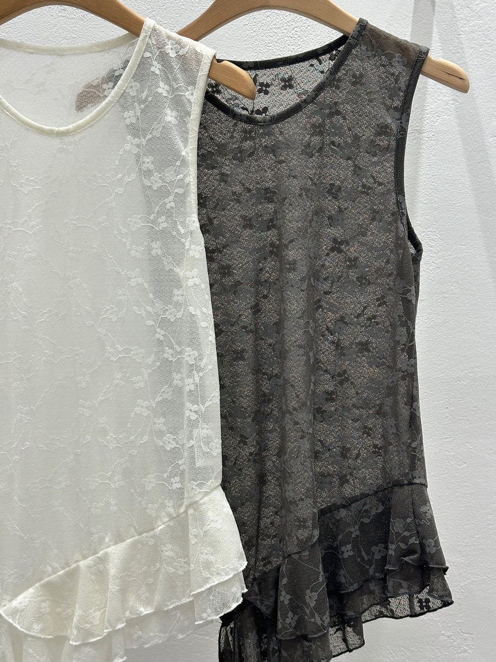 NueFlash Floral Lace Asymmetric Ruffle Hem Sleeveless Top