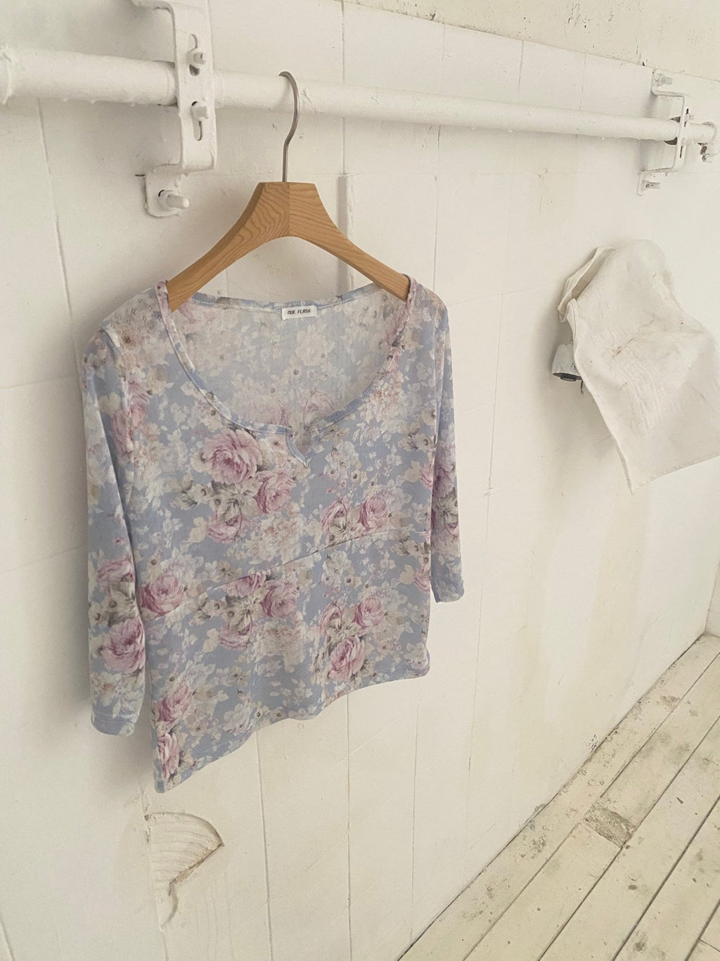 NueFlash Floral Print Notch Neck Three-Quarter Sleeve Crop Top