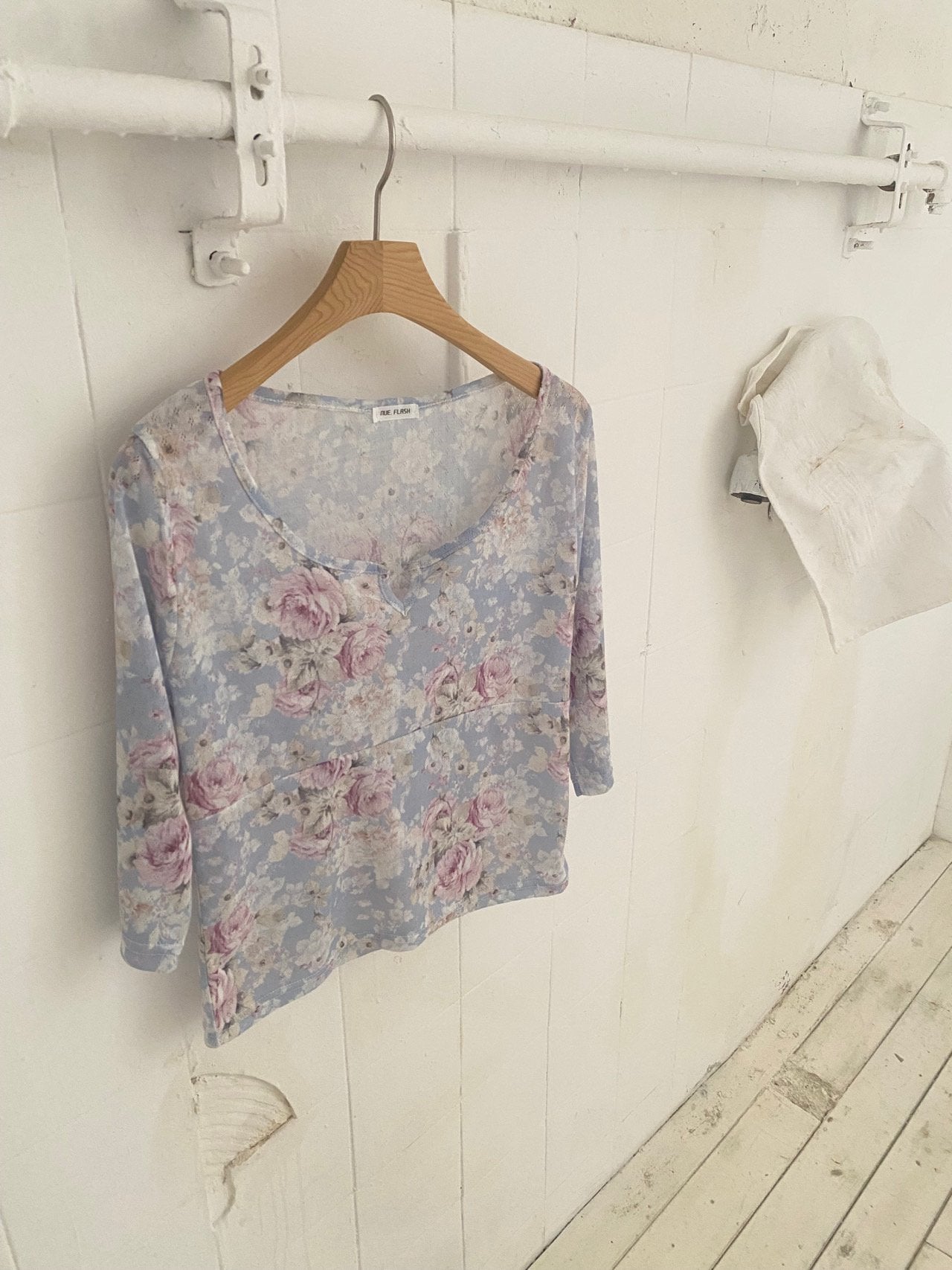 NueFlash Floral Print Notch Neck Three-Quarter Sleeve Crop Top